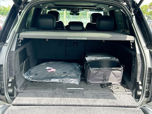 New 2025 Land Rover Range Rover SE image 8