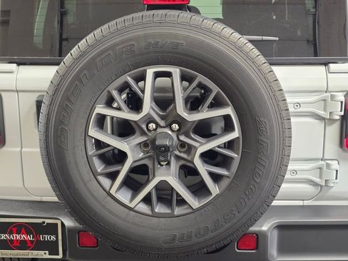 Used 2024 Jeep Wrangler Sahara w/ Technology Group image 9