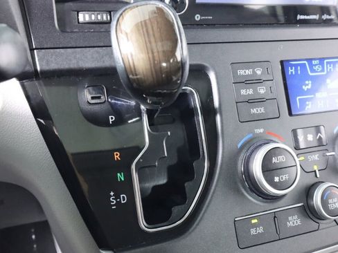 Used 2020 Toyota Sienna XLE image 20