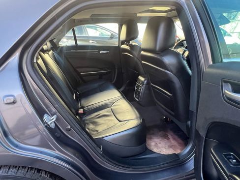 Used 2017 Chrysler 300 C image 29