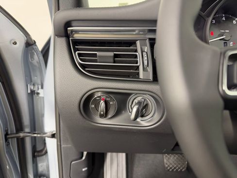 Certified 2026 Porsche Macan AWD/4WD image 28