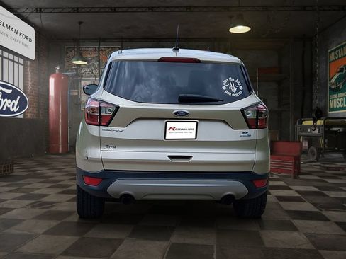 Used 2017 Ford Escape SE w/ SE Cold Weather Package AWD/4WD image 5