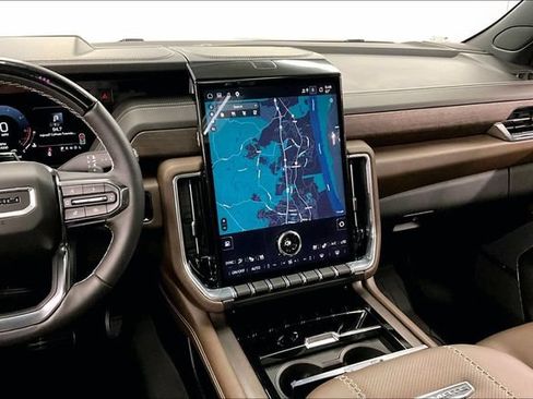 Used 2025 GMC Yukon XL Denali Ultimate w/ LPO, Floor Liner Package AWD/4WD image 7