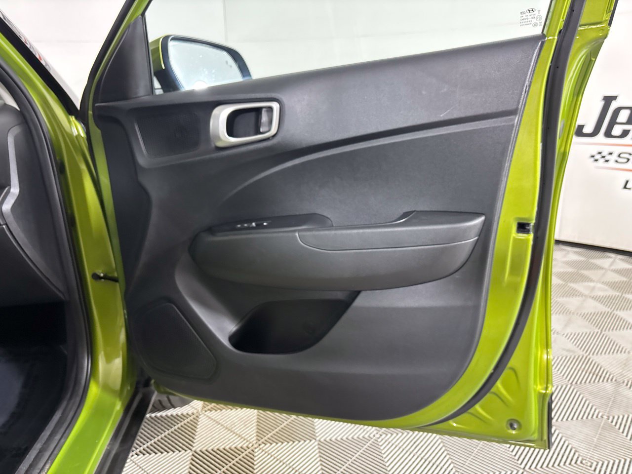 Used 2023 Hyundai Venue SEL FWD image 25