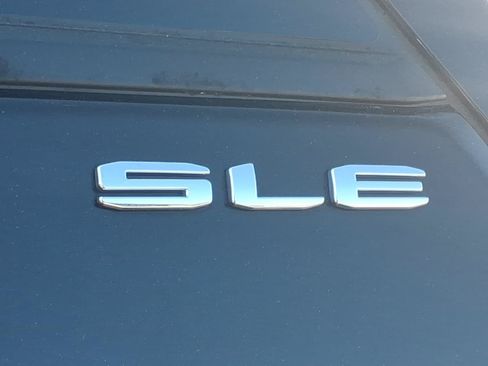 Used 2022 GMC Terrain SLE w/ Driver Convenience Package FWD image 21
