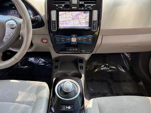 Used 2015 Nissan Leaf SV FWD image 21