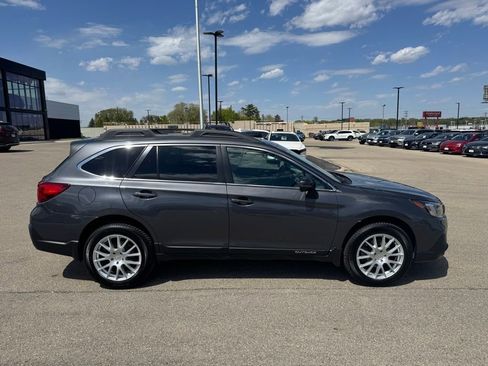 Used 2019 Subaru Outback 3.6R Limited AWD/4WD image 28