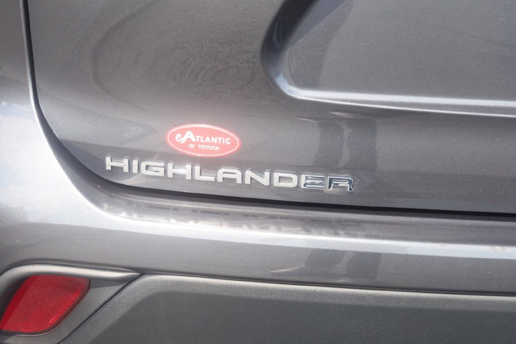 Used 2023 Toyota Highlander XLE AWD/4WD image 33
