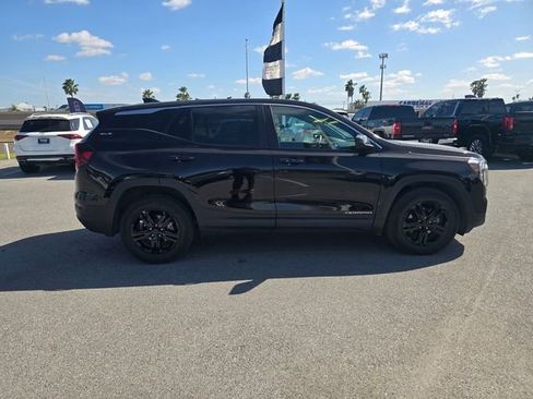 Used 2023 GMC Terrain SLE image 4