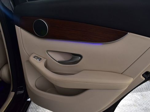 Used 2022 Mercedes-Benz GLC 300 4MATIC image 36