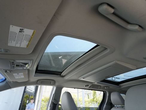 Used 2017 Toyota Sienna AWD image 17