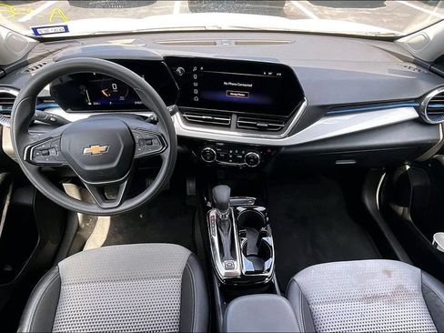 Used 2025 Chevrolet Trax LT FWD image 7