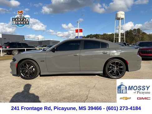 Used 2023 Dodge Charger R/T w/ Blacktop Package image 2