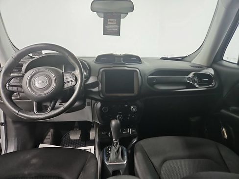 Used 2019 Jeep Renegade Altitude w/ UConnect 8.4 Nav Group AWD/4WD image 18