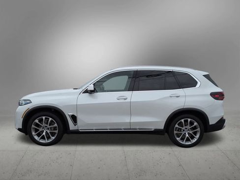 Used 2024 BMW X5 xDrive40i w/ Premium Package image 3