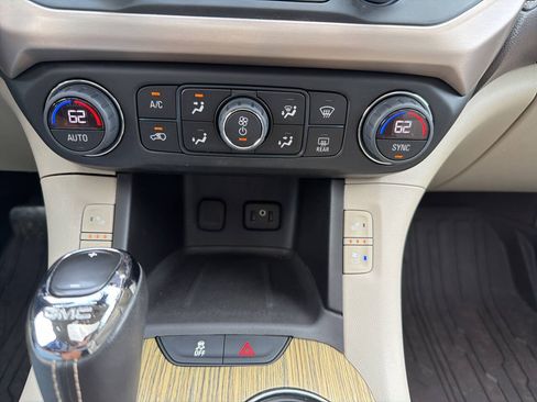 Used 2019 GMC Acadia Denali w/ Technology Package FWD image 18