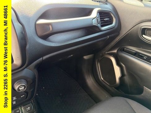 Used 2023 Jeep Renegade Latitude AWD/4WD image 28
