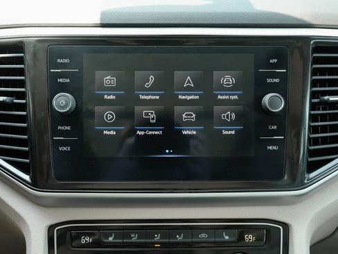 Used 2022 Volkswagen Atlas SE w/ Panoramic Sunroof Package FWD image 13