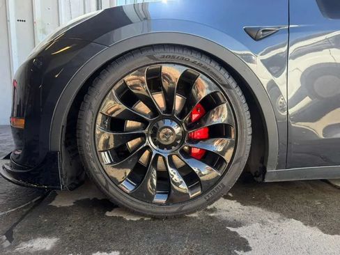 Used 2025 Tesla Model Y Performance AWD/4WD image 19