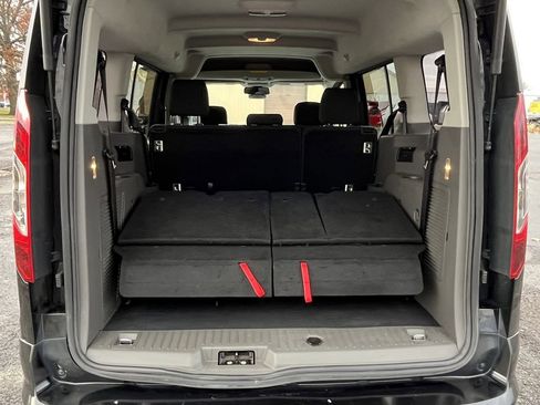 Used 2021 Ford Transit Connect XLT image 4