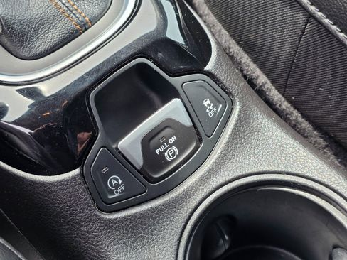 Used 2020 Jeep Compass Limited FWD image 35