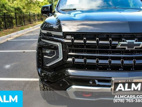 Used 2025 Chevrolet Suburban Z71 AWD/4WD image 12