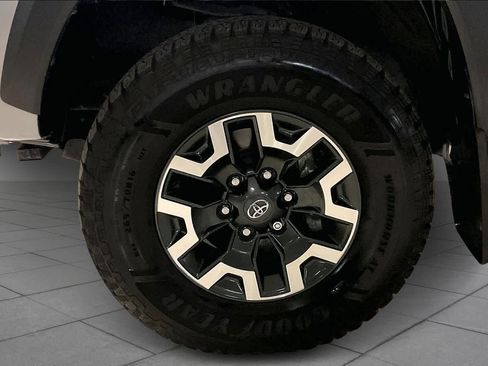 Used 2021 Toyota Tacoma TRD Off-Road image 10