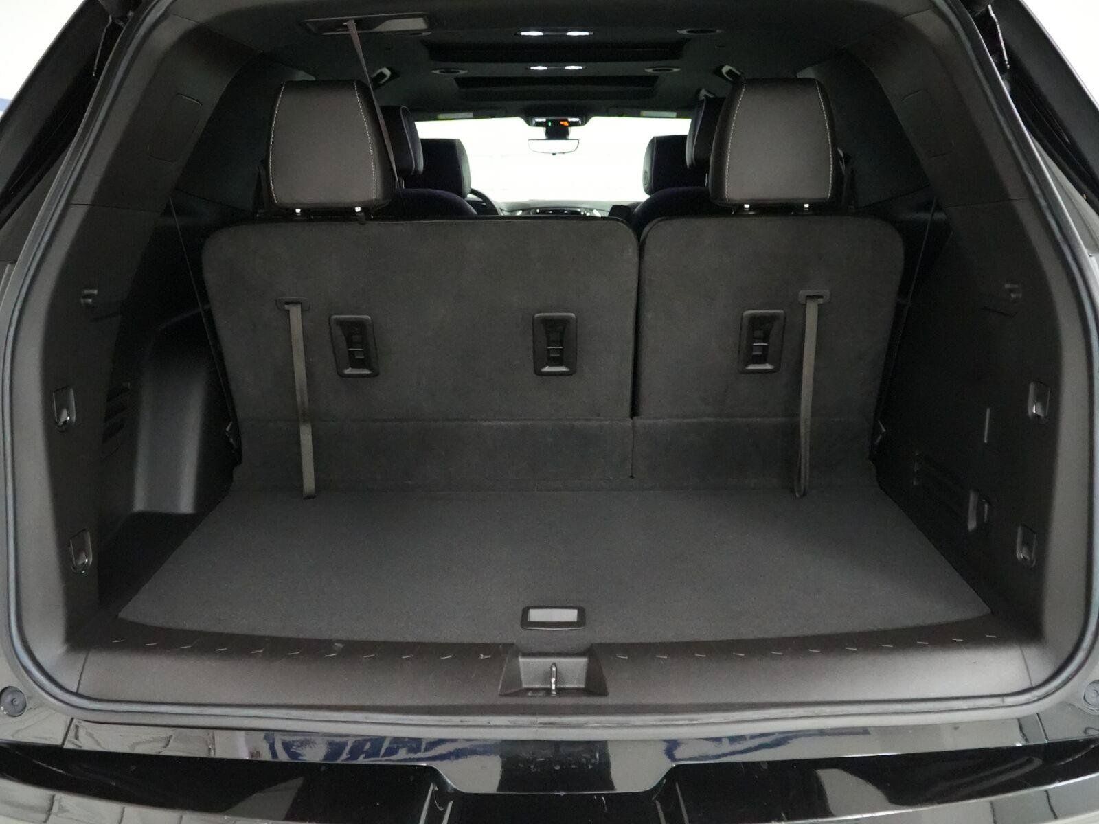 Used 2023 Chevrolet Traverse Premier w/ Redline Edition FWD image 8