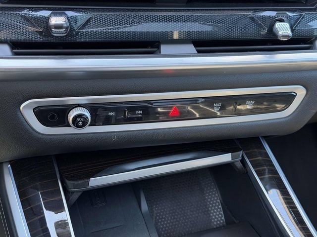 Used 2025 BMW X5 xDrive50e AWD/4WD image 28