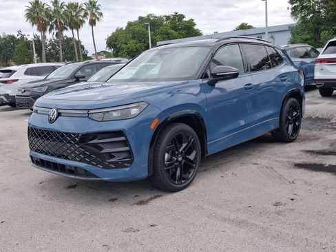 New 2026 Volkswagen Tiguan SE R-Line FWD image 3