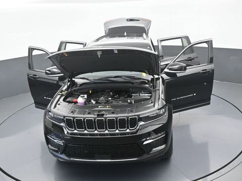 Used 2025 Jeep Grand Cherokee Limited image 60