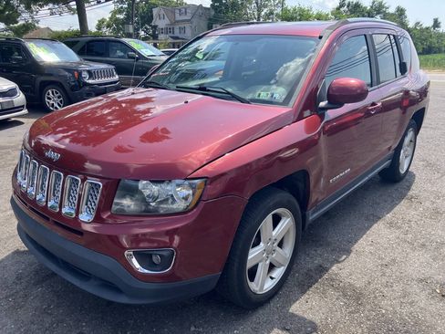 Used 2014 Jeep Compass Latitude FWD image 2