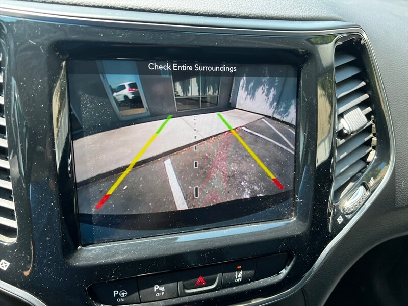 Used 2019 Jeep Cherokee Limited w/ Luxury Group AWD/4WD image 36