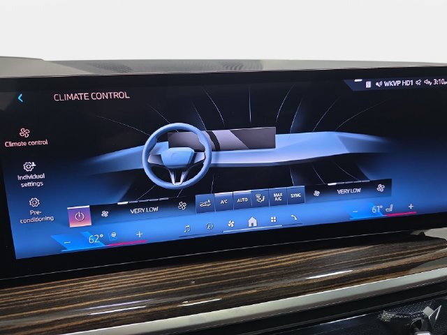 Certified 2025 BMW X7 xDrive40i w/ M Sport Package AWD/4WD image 21