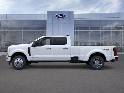 New 2026 Ford F450 Platinum w/ FX4 Off-Road Package image 3