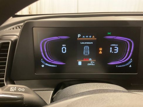 Used 2024 Kia Sportage LX image 2