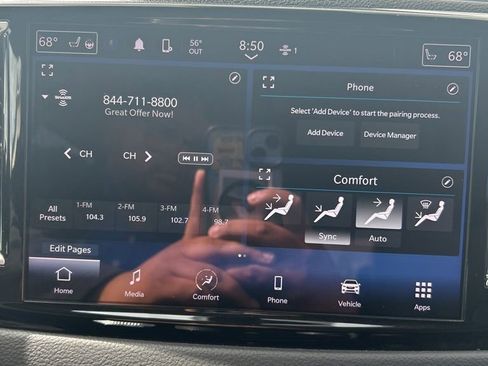 Used 2023 Chrysler Pacifica Touring-L FWD image 34