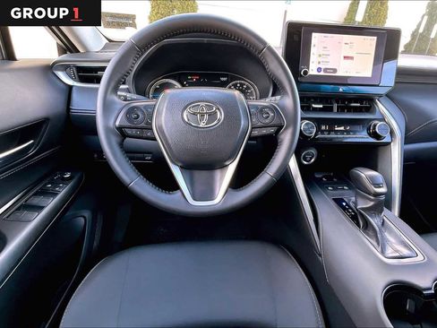 Used 2024 Toyota Venza LE image 5