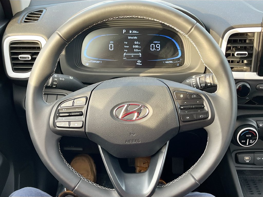 Used 2025 Hyundai Venue Limited FWD image 11