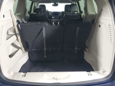 Used 2022 Chrysler Pacifica Touring-L image 32