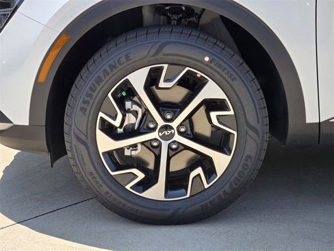 New 2025 Kia Sportage EX image 8
