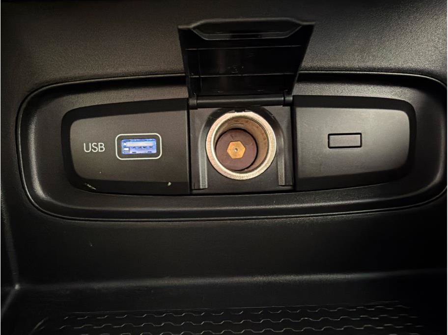 Used 2022 Hyundai Venue SE FWD image 23