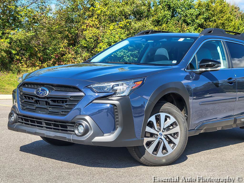 Used 2025 Subaru Outback Premium AWD/4WD image 2
