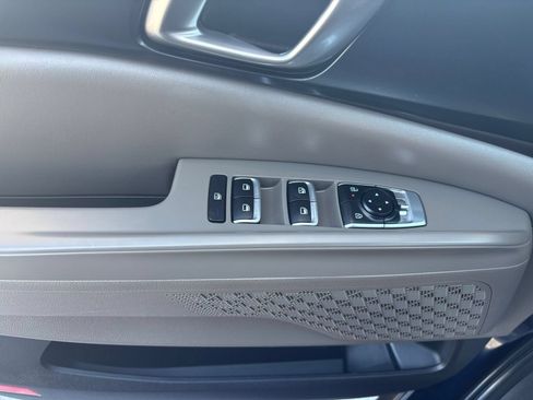 Used 2026 Kia Carnival FWD image 18