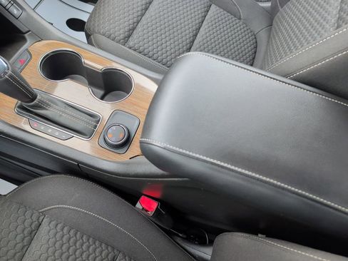 Used 2018 GMC Acadia SLE w/ LPO, Floor Liner Package image 17