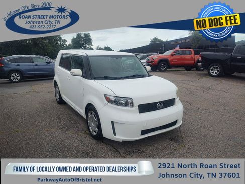 Used 2010 Scion xB FWD image 1