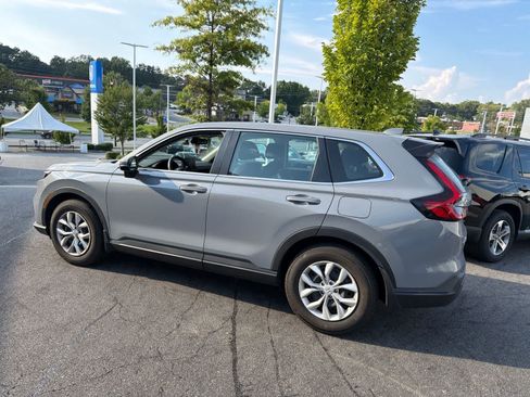 Used 2024 Honda CR-V LX image 7