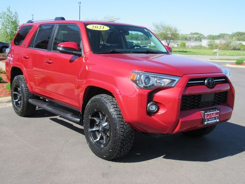 Used 2021 Toyota 4Runner SR5 Premium w/ Moonroof Package AWD/4WD image 4