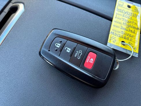 Used 2021 Toyota Highlander Limited image 42