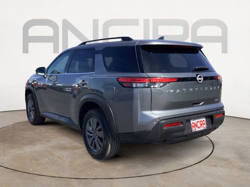 Used 2024 Nissan Pathfinder SV image 9